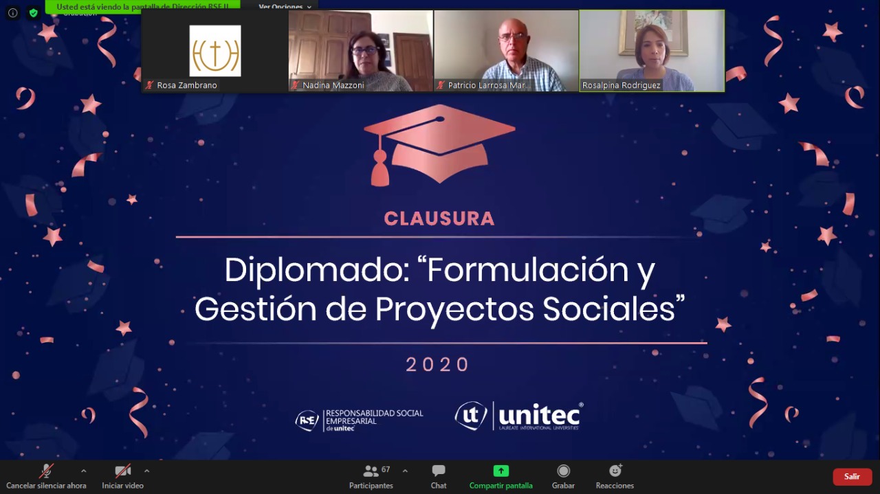 Reunión de ceremonia del diplomado, donde se dieron las respectivas premiaciones, en la imagen se ve al P. Patricio Larrosa junto con algunas de las mentoras de UNITEC.