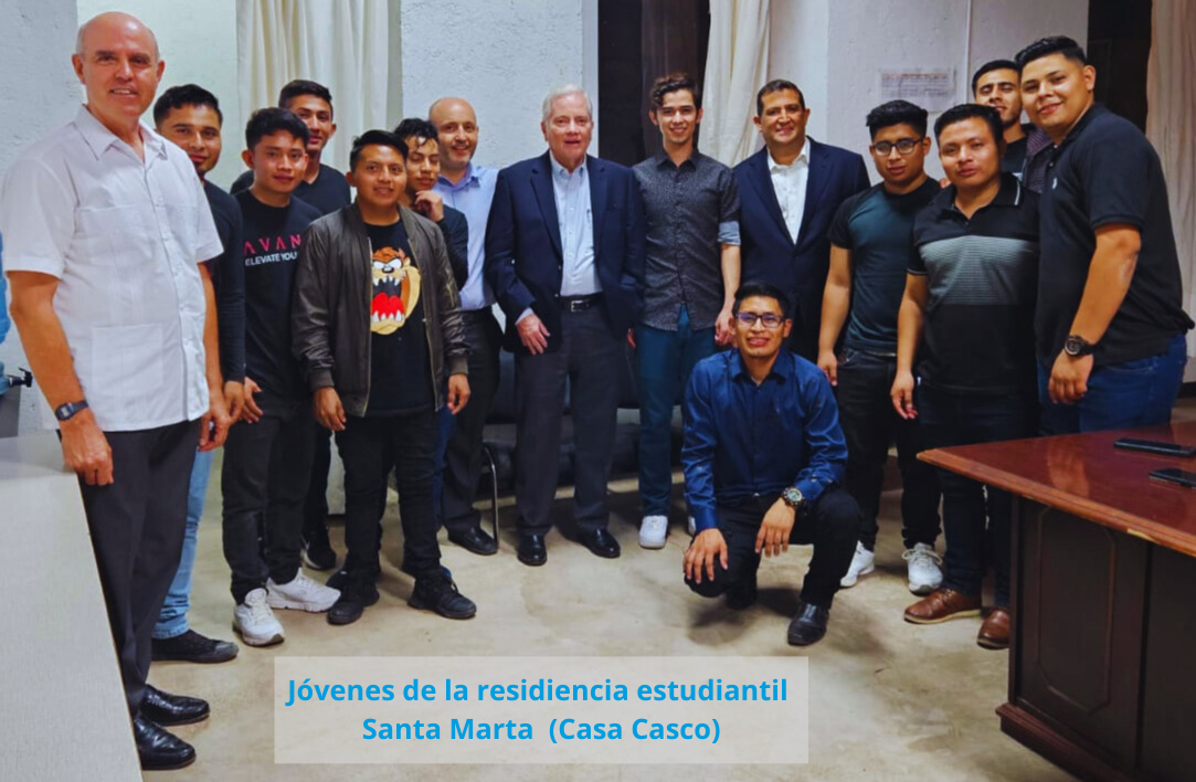 Jóvenes de la resdiencia estudiantil Santa Marta